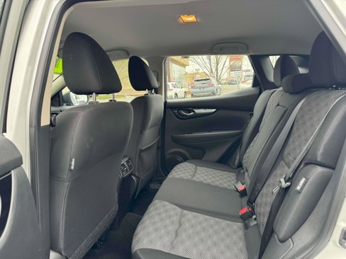 Used 2022 Nissan Rogue Sport SV image 38
