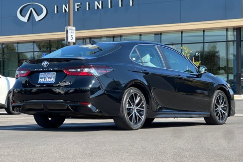 Used 2022 Toyota Camry SE image 4
