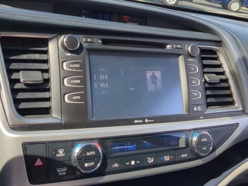 Used 2015 Toyota Highlander XLE image 18