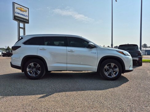 Used 2017 Toyota Highlander Limited Platinum image 2