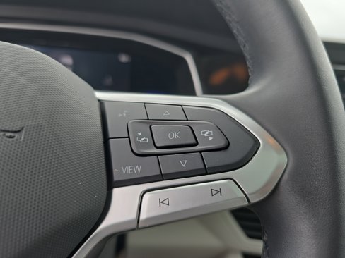 Certified 2022 Volkswagen Jetta SE image 16