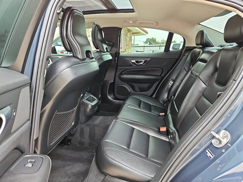 Used 2025 Volvo S60 B5 Core image 9