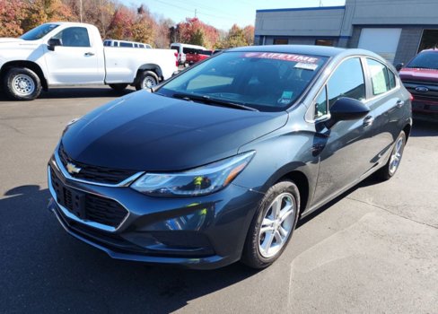 Used 2018 Chevrolet Cruze LT w/ Convenience Package image 1