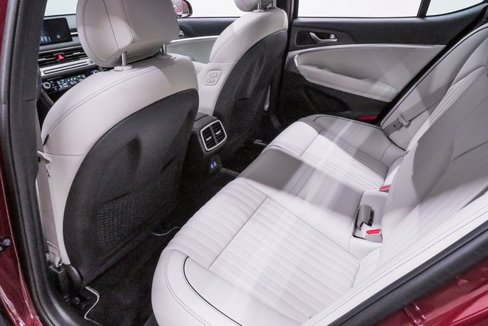 Certified 2025 Genesis G70 2.5T w/ Sport Prestige Package image 11