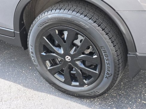 Used 2018 Nissan Rogue S image 15
