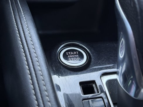 Used 2020 Nissan Kicks SR image 5