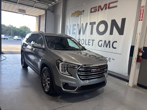 Used 2023 GMC Terrain SLT image 2