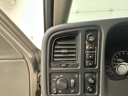 Used 2003 Chevrolet Tahoe LT image 27