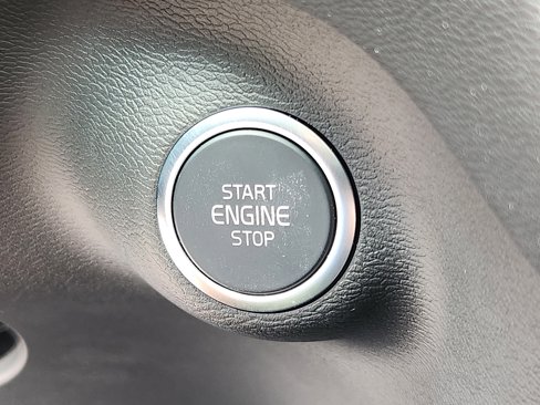 New 2025 Volvo XC40 B5 Core w/ Climate Package image 31