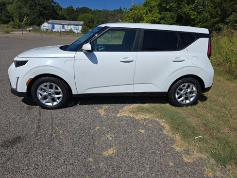 Used 2025 Kia Soul LX w/ LX Technology Package image 2