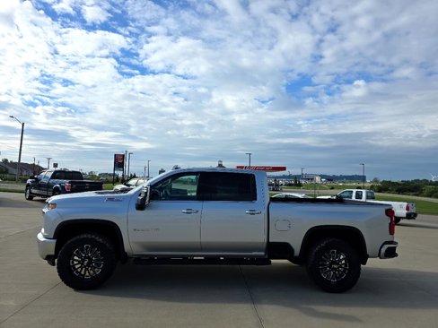 Used 2021 Chevrolet Silverado 2500 LTZ w/ LTZ Premium Package image 2