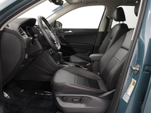 Used 2021 Volkswagen Tiguan SE w/ Panoramic Sunroof Package image 21