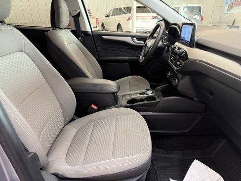 Used 2021 Ford Escape SE w/ SE Sport Appearance Package image 10