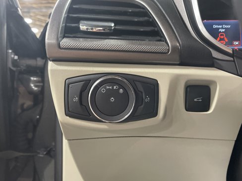 Used 2019 Ford Fusion SE image 19