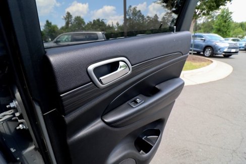 Used 2019 Jeep Grand Cherokee Altitude image 51