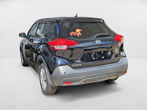 Used 2020 Nissan Kicks S image 8