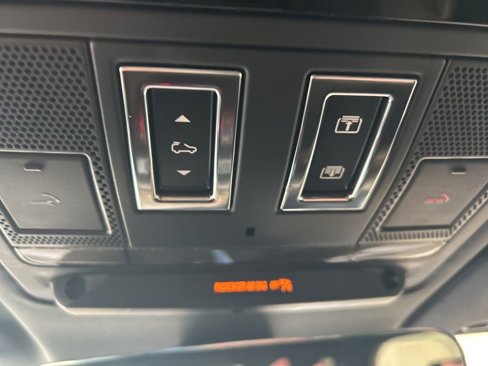 Used 2023 Land Rover Defender 110 S image 10