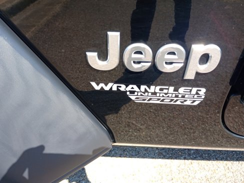 Used 2018 Jeep Wrangler Unlimited Sport S image 9