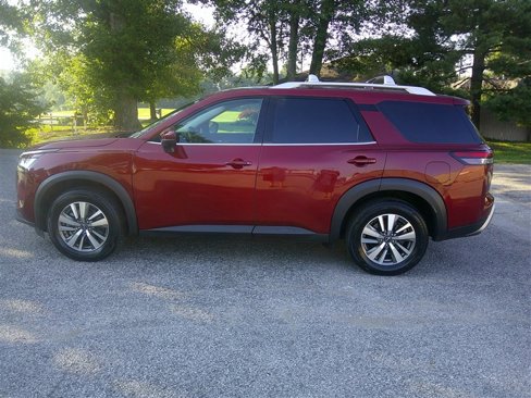 Used 2023 Nissan Pathfinder SL image 2