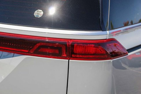 Used 2024 Kia Carnival EX image 10