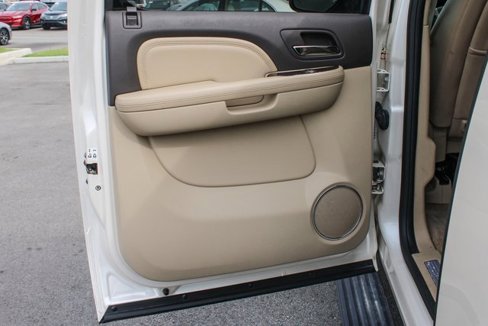 Used 2014 GMC Yukon XL Denali image 37