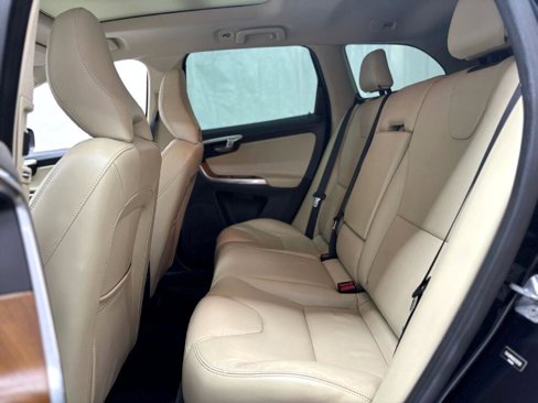 Used 2017 Volvo XC60 T5 Inscription w/ Preferred Option Package image 32