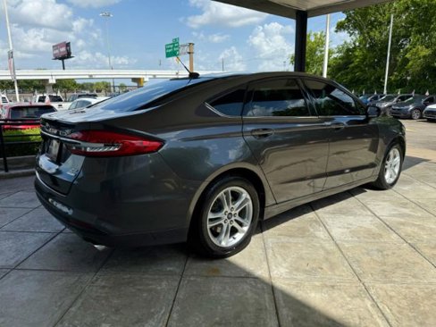 Used 2018 Ford Fusion SE image 4