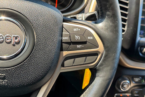 Used 2017 Jeep Cherokee 75th Anniversary image 28