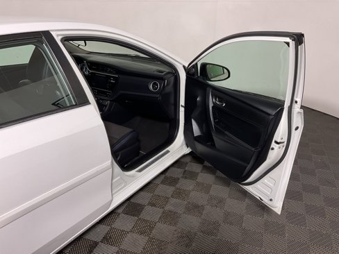 Used 2017 Toyota Corolla L image 33
