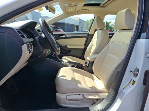 Used 2017 Volkswagen Jetta SE image 14