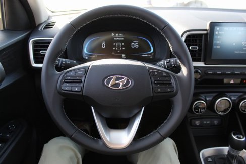 New 2025 Hyundai Venue SEL image 19