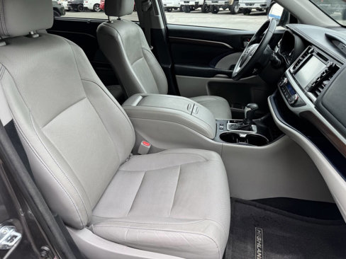 Used 2016 Toyota Highlander Limited image 8