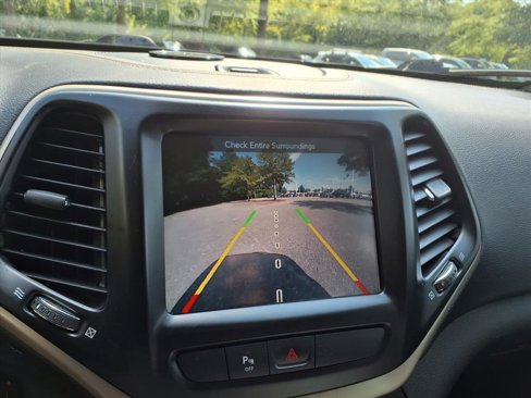 Used 2018 Jeep Cherokee Limited image 23