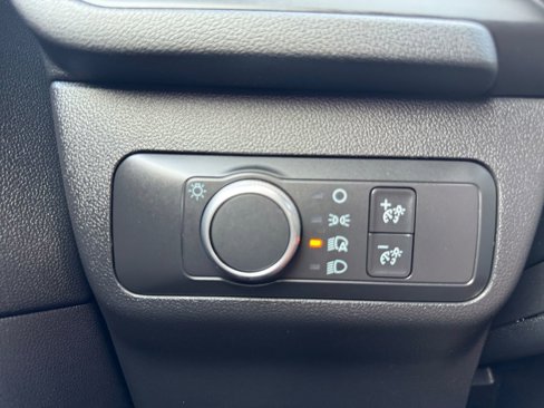 Used 2020 Ford Escape SE image 21