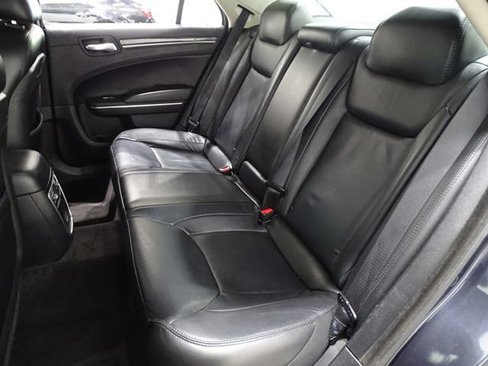 Used 2017 Chrysler 300 Limited image 7