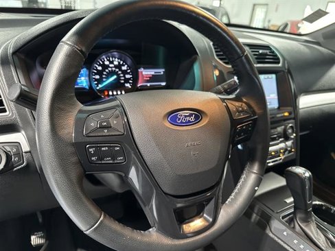 Used 2016 Ford Explorer XLT w/ Equipment Group 202A image 23