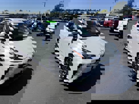 Used 2021 Toyota Prius XLE image 4
