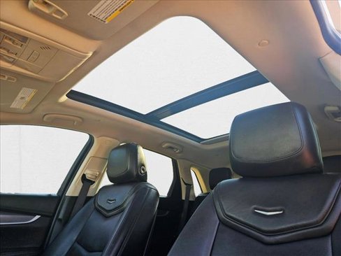 Used 2018 Cadillac XT5 Luxury image 16