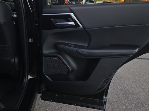 New 2025 Mitsubishi Outlander SE image 24