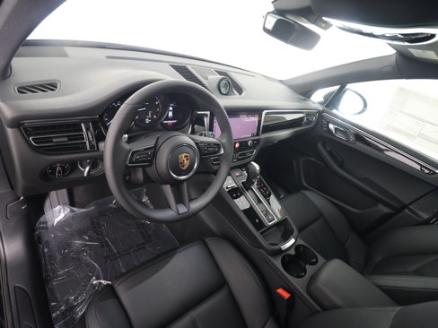 New 2025 Porsche Macan image 4