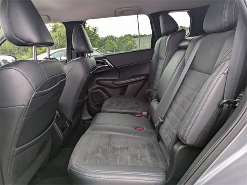 Used 2022 Mitsubishi Outlander SE image 14