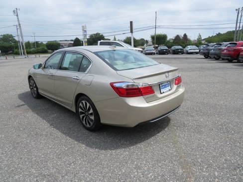 Used 2015 Honda Accord Hybrid Sedan image 3