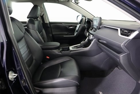 Used 2020 Toyota RAV4 XLE Premium image 12