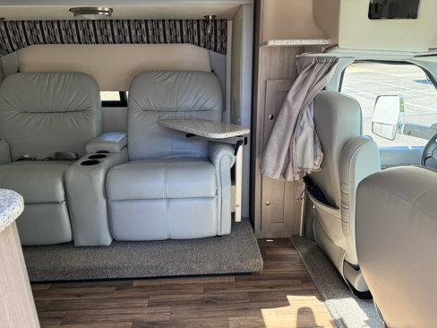 Used 2019 Ford E-450 and Econoline 450 Super Duty w/ Motorhome Prep Package image 26