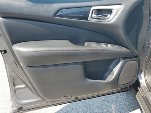 Used 2019 Nissan Pathfinder S image 26