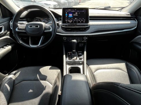 Used 2022 Jeep Compass Latitude image 11