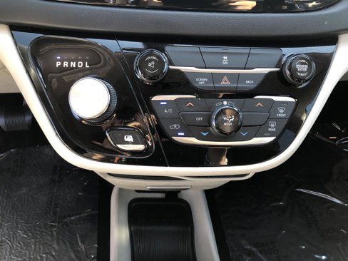 Used 2017 Chrysler Pacifica Touring image 32
