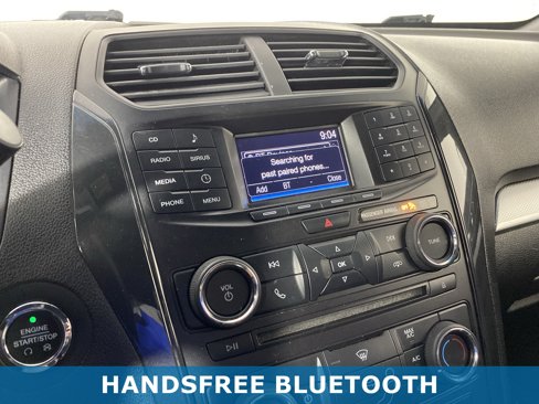 Used 2017 Ford Explorer XLT image 4