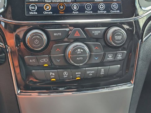 Used 2022 Jeep Grand Cherokee Limited image 28
