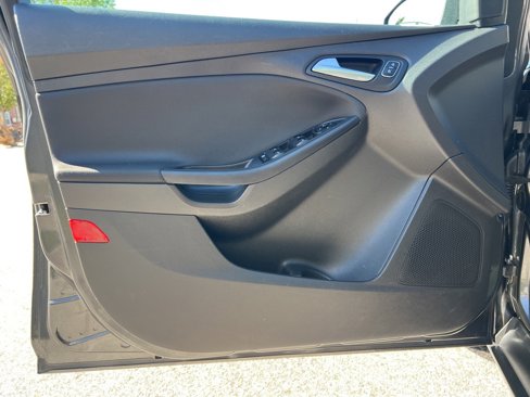 Used 2018 Ford Focus SE image 9